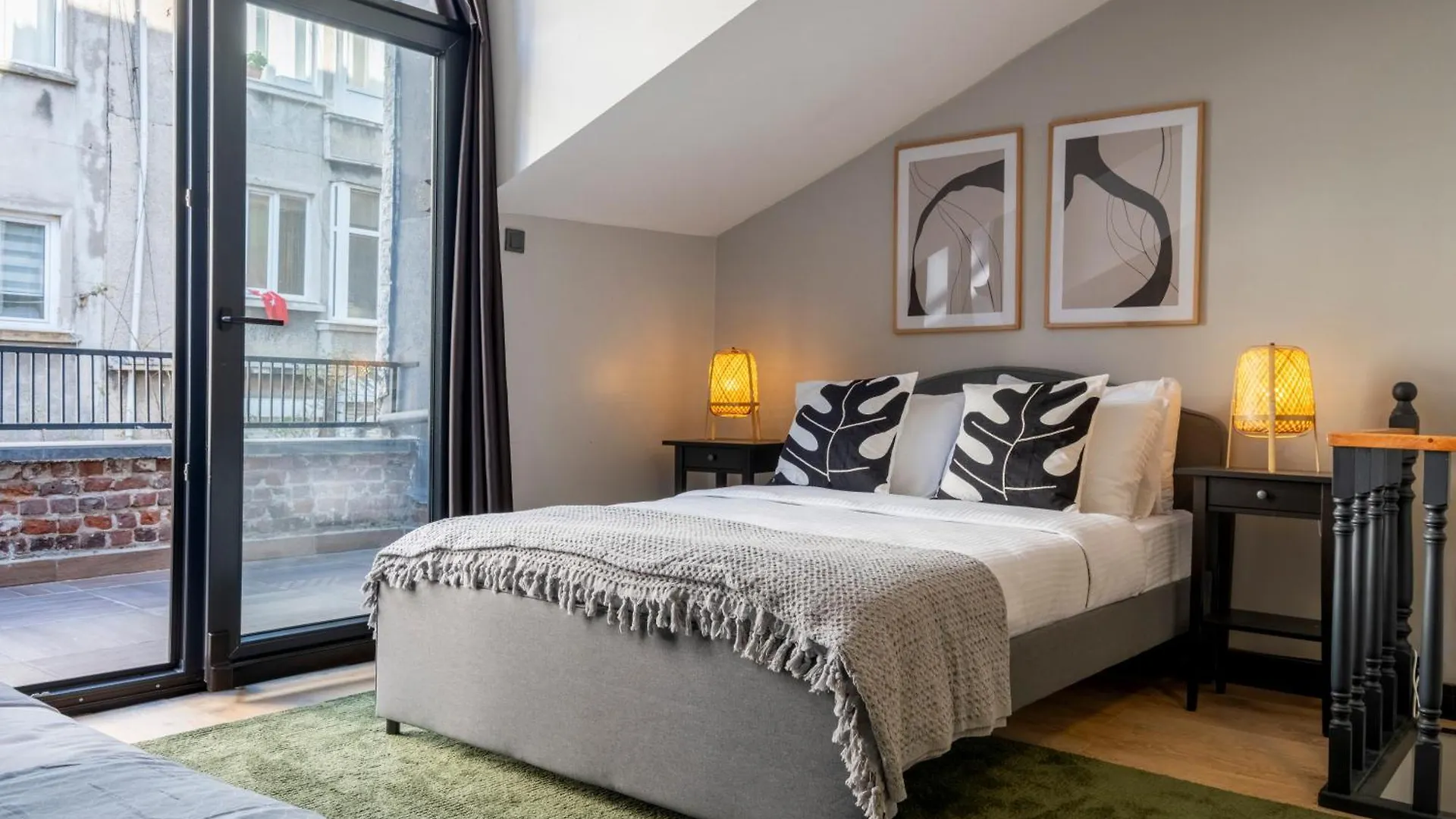 Fourlex Single Detached House - 2 Bathrooms - Central Location - Private Terrace Istanbul Villa