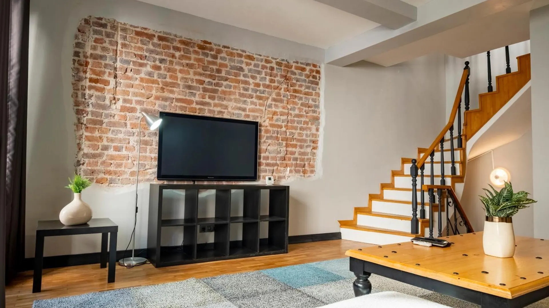 Villa Fourlex Single Detached House - 2 Bathrooms - Central Location - Private Terrace Istanbul