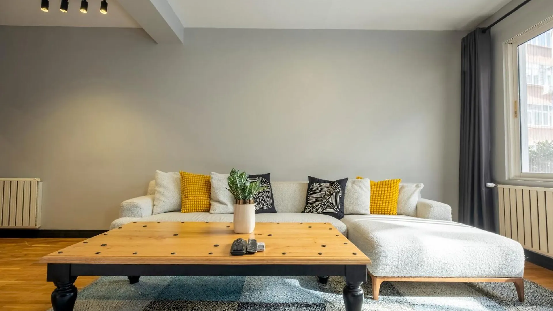 Villa Fourlex Single Detached House - 2 Bathrooms - Central Location - Private Terrace Istanbul