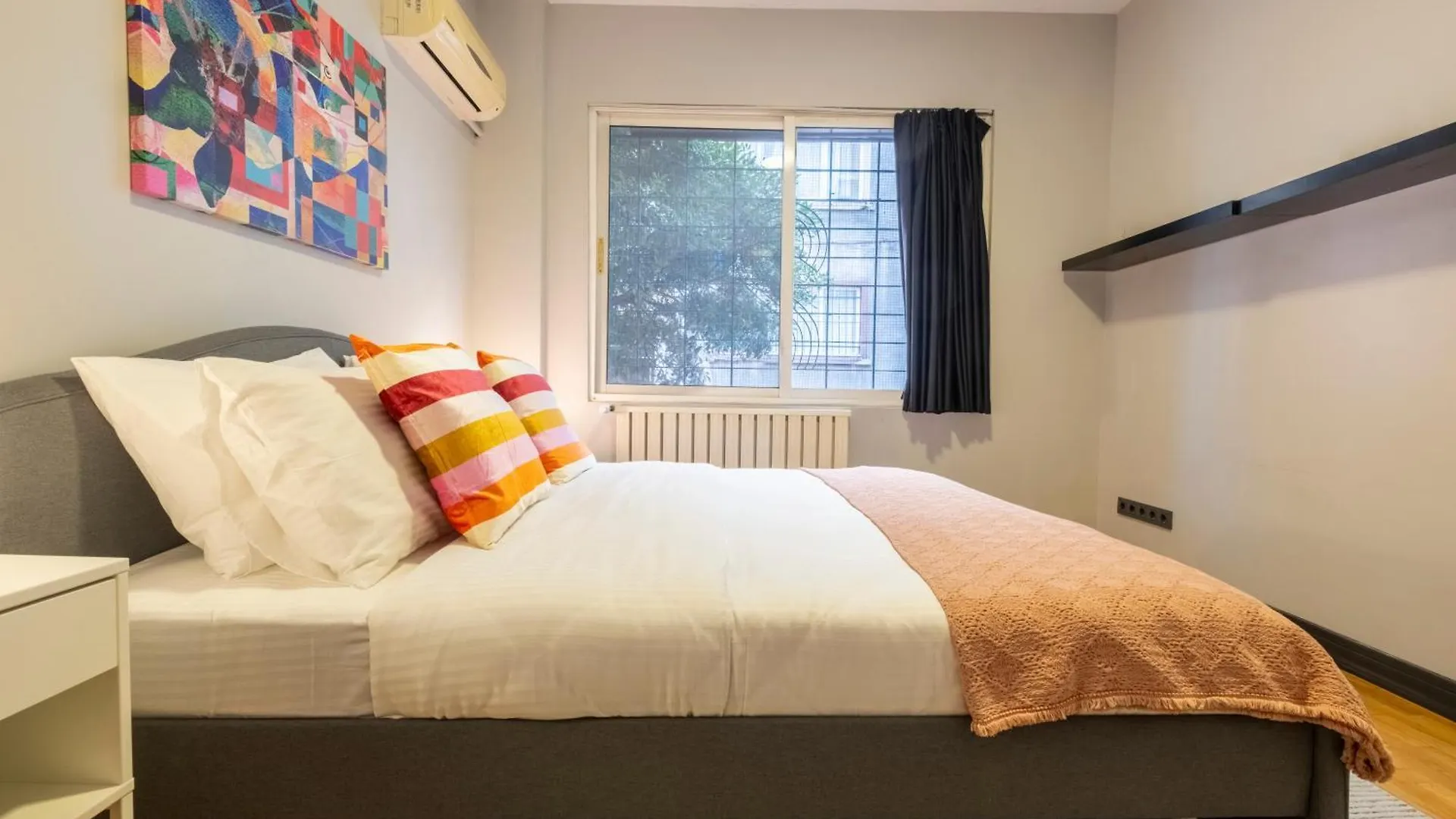 Fourlex Single Detached House - 2 Bathrooms - Central Location - Private Terrace 伊斯坦布尔