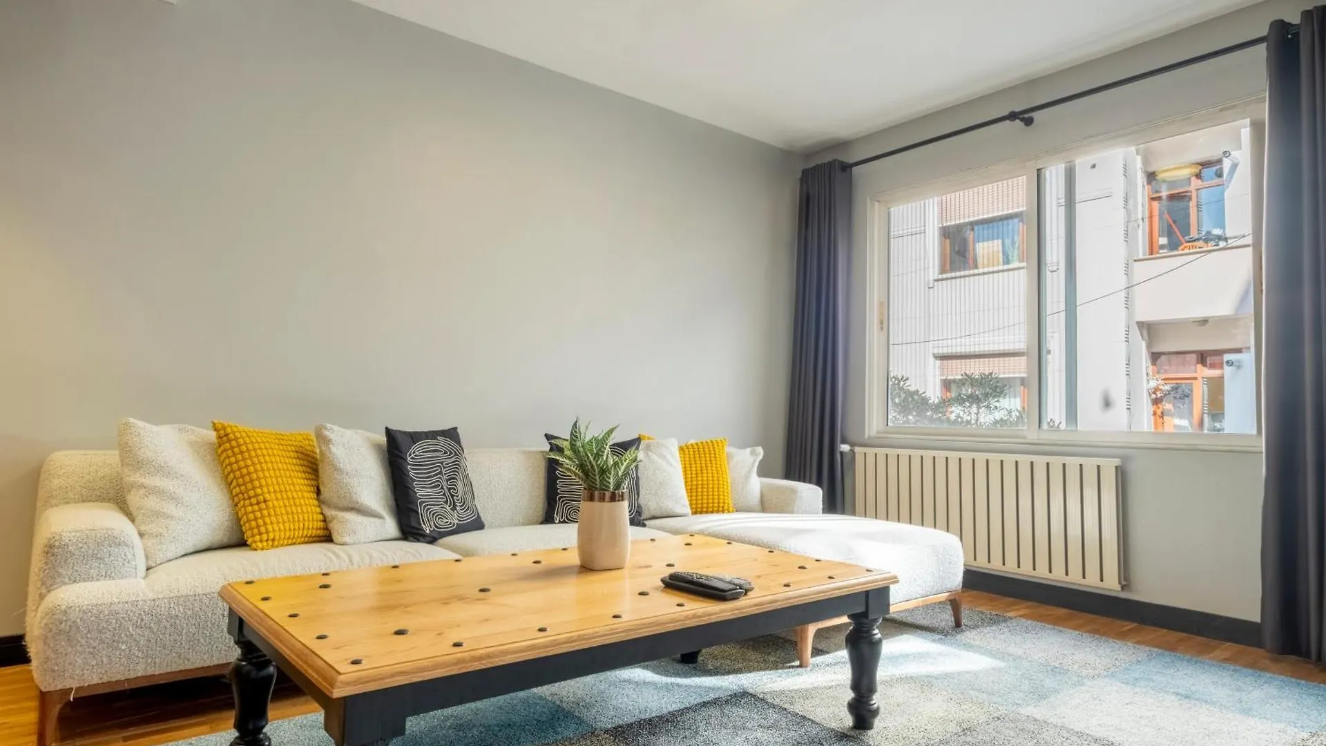Fourlex Single Detached House - 2 Bathrooms - Central Location - Private Terrace 伊斯坦布尔 别墅
